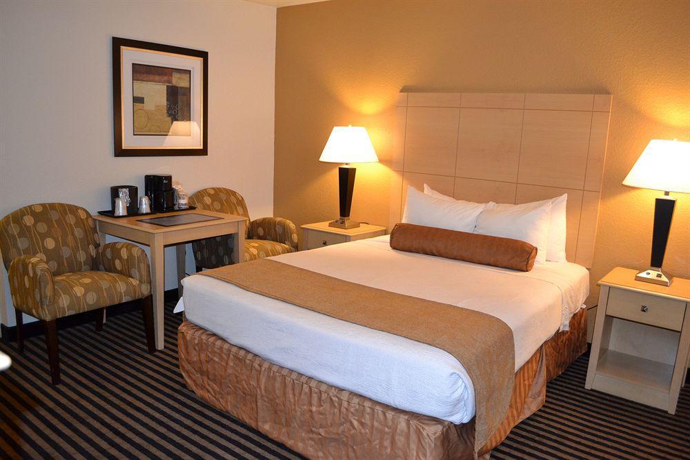 מנטקה Best Western Plus Executive Inn & Suites מראה חיצוני תמונה