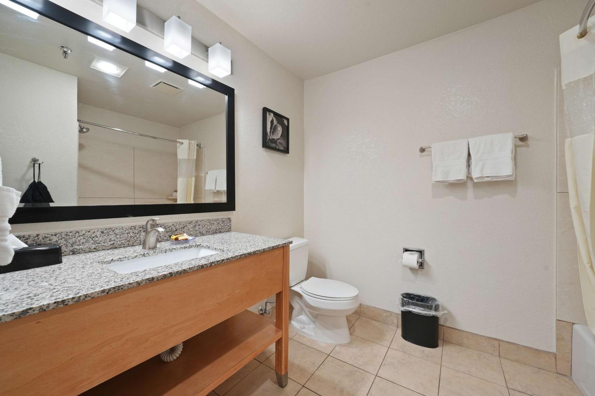 מנטקה Best Western Plus Executive Inn & Suites מראה חיצוני תמונה