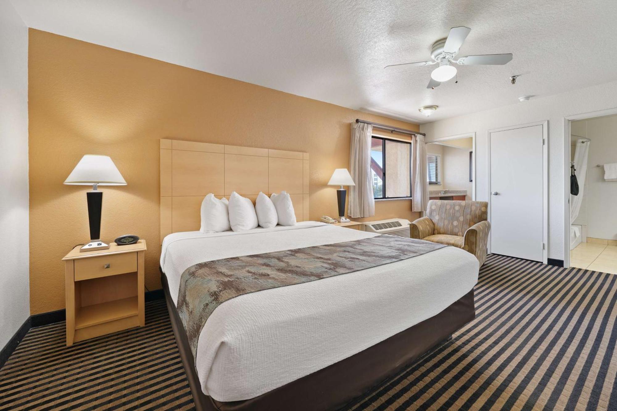 מנטקה Best Western Plus Executive Inn & Suites מראה חיצוני תמונה