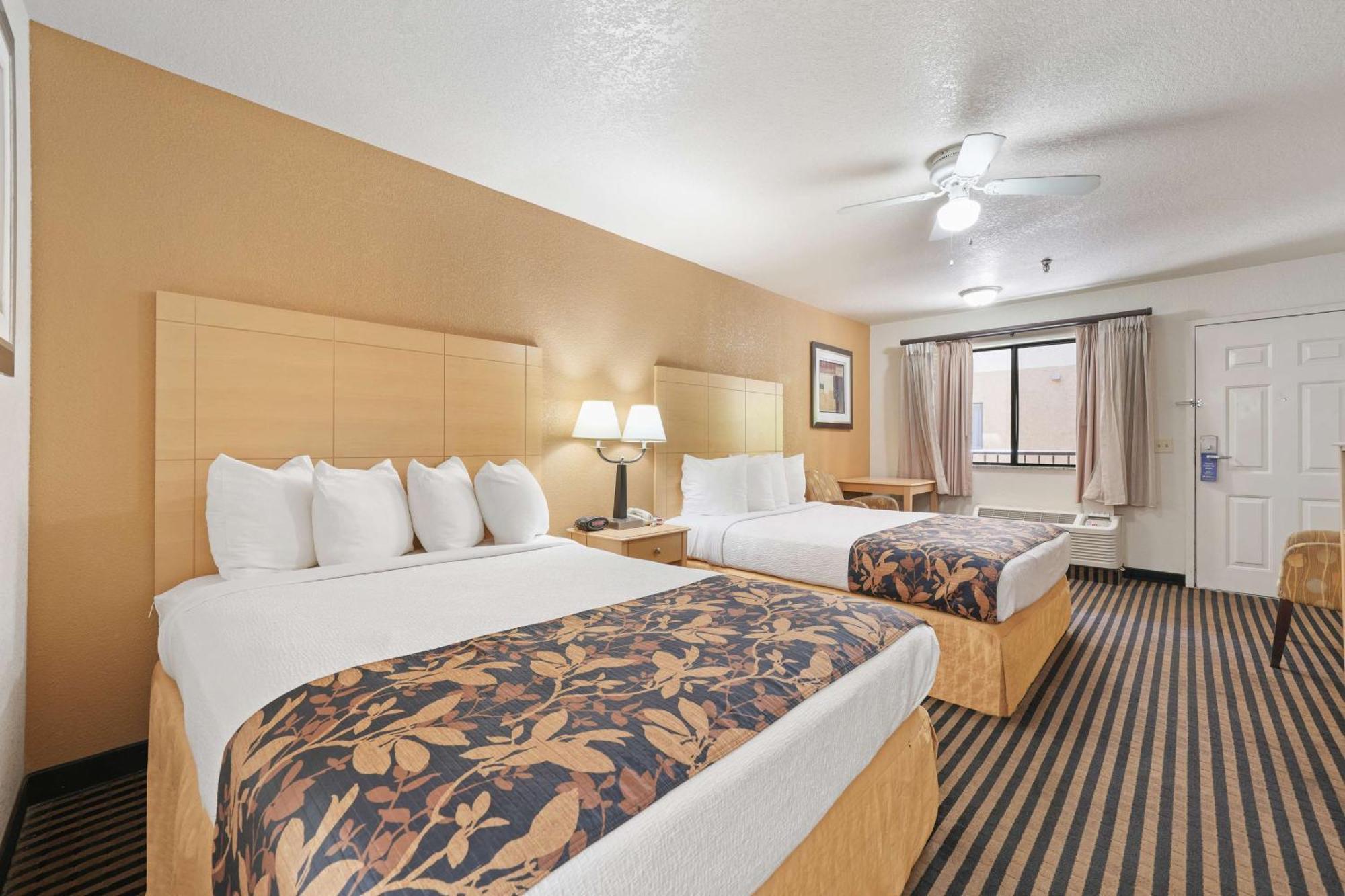 מנטקה Best Western Plus Executive Inn & Suites מראה חיצוני תמונה