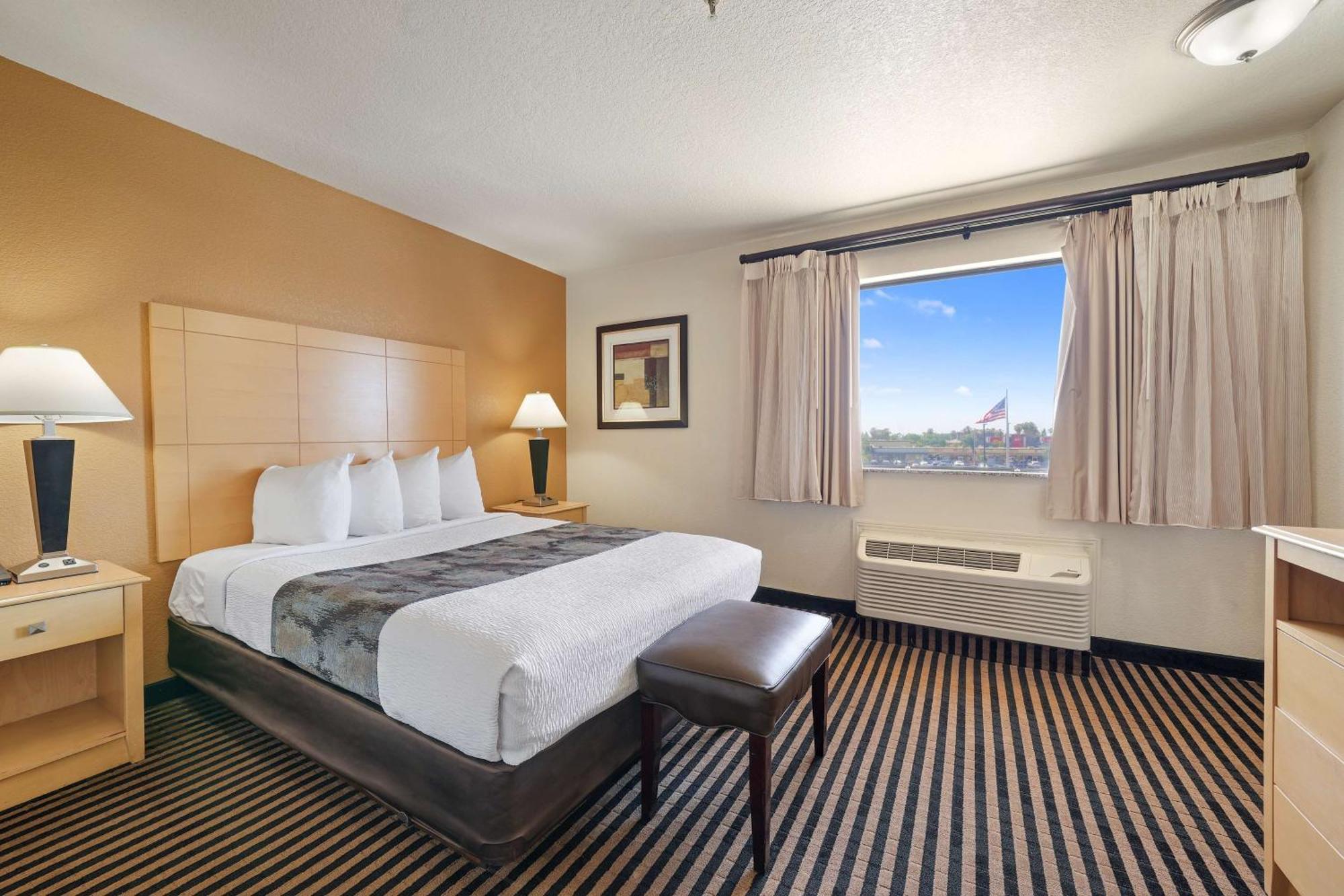 מנטקה Best Western Plus Executive Inn & Suites מראה חיצוני תמונה