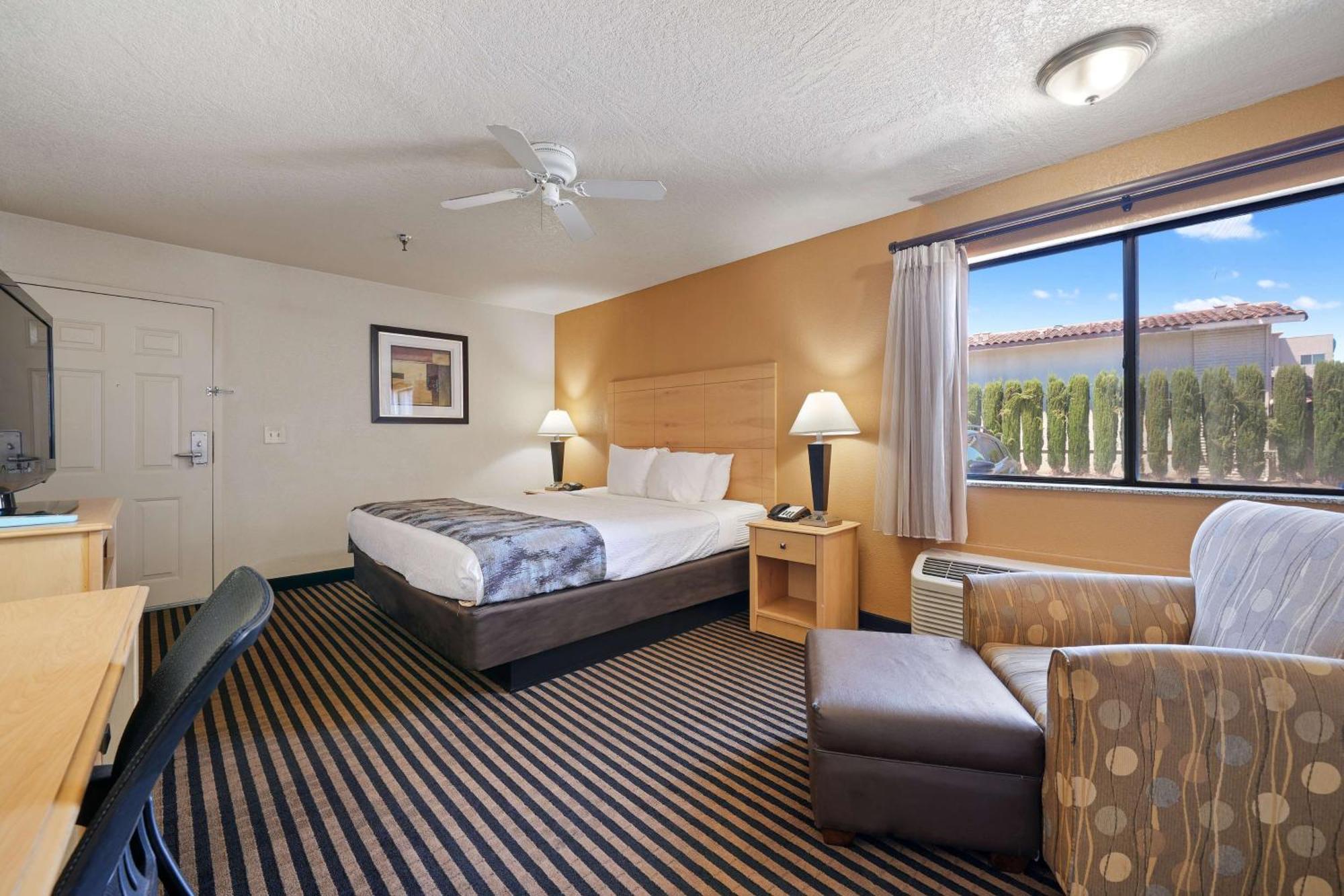 מנטקה Best Western Plus Executive Inn & Suites מראה חיצוני תמונה