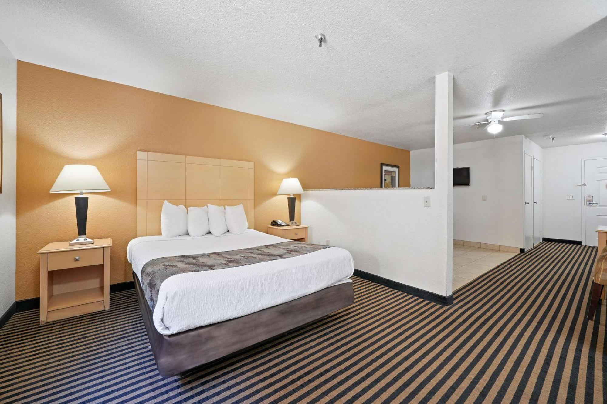 מנטקה Best Western Plus Executive Inn & Suites מראה חיצוני תמונה