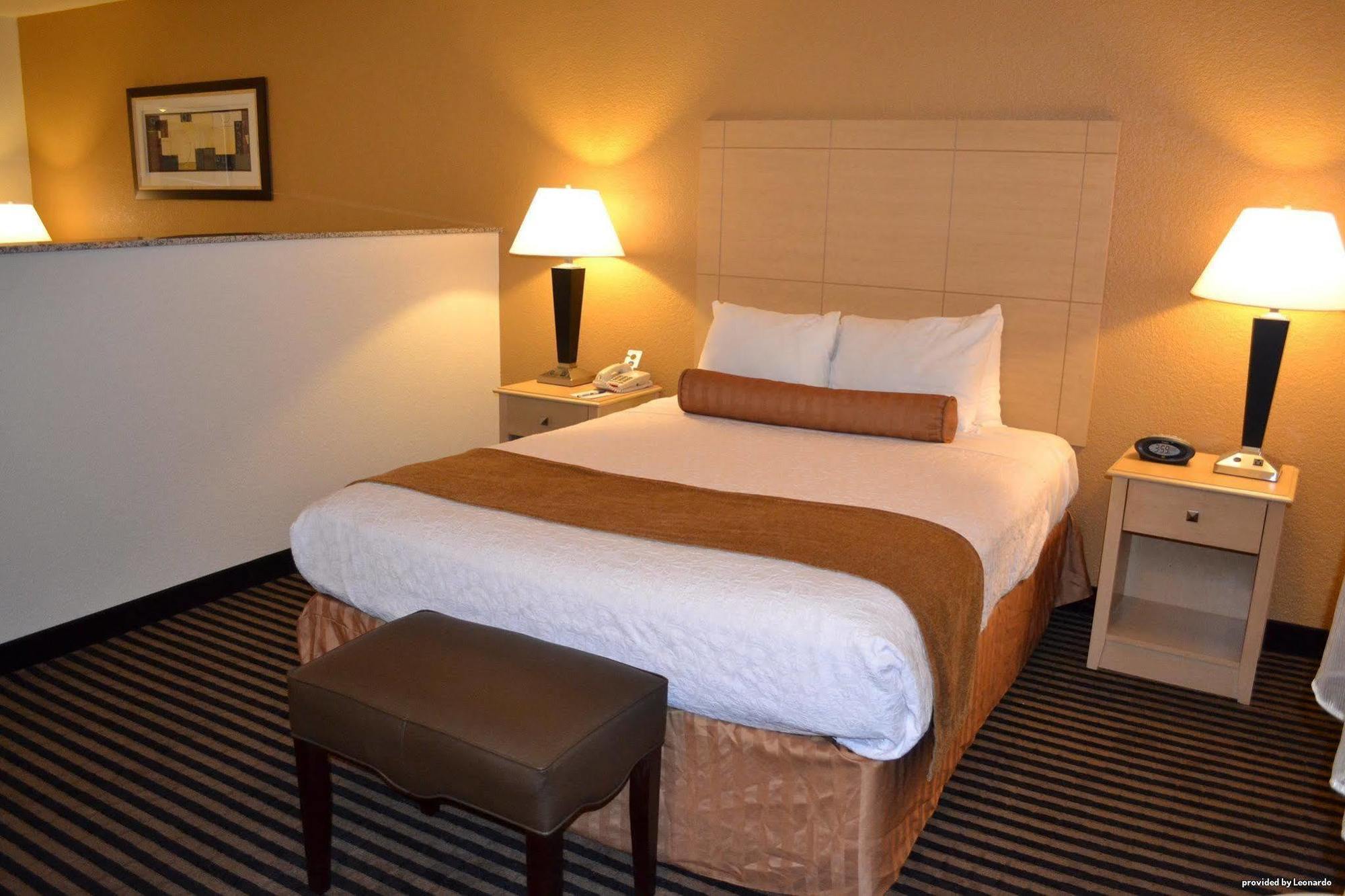 מנטקה Best Western Plus Executive Inn & Suites מראה חיצוני תמונה